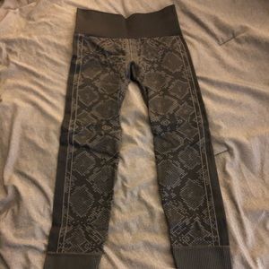 Grey paisley Lululemon pants